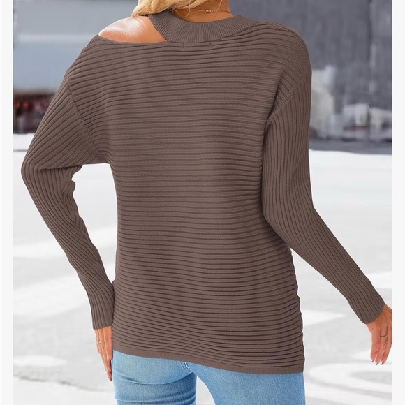 Woman’s Open Neck Sweater NWT - Picture 7 of 8